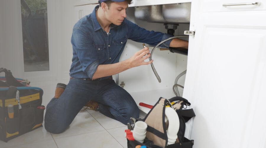 Expert burst pipe repair services in Oquawka, IL